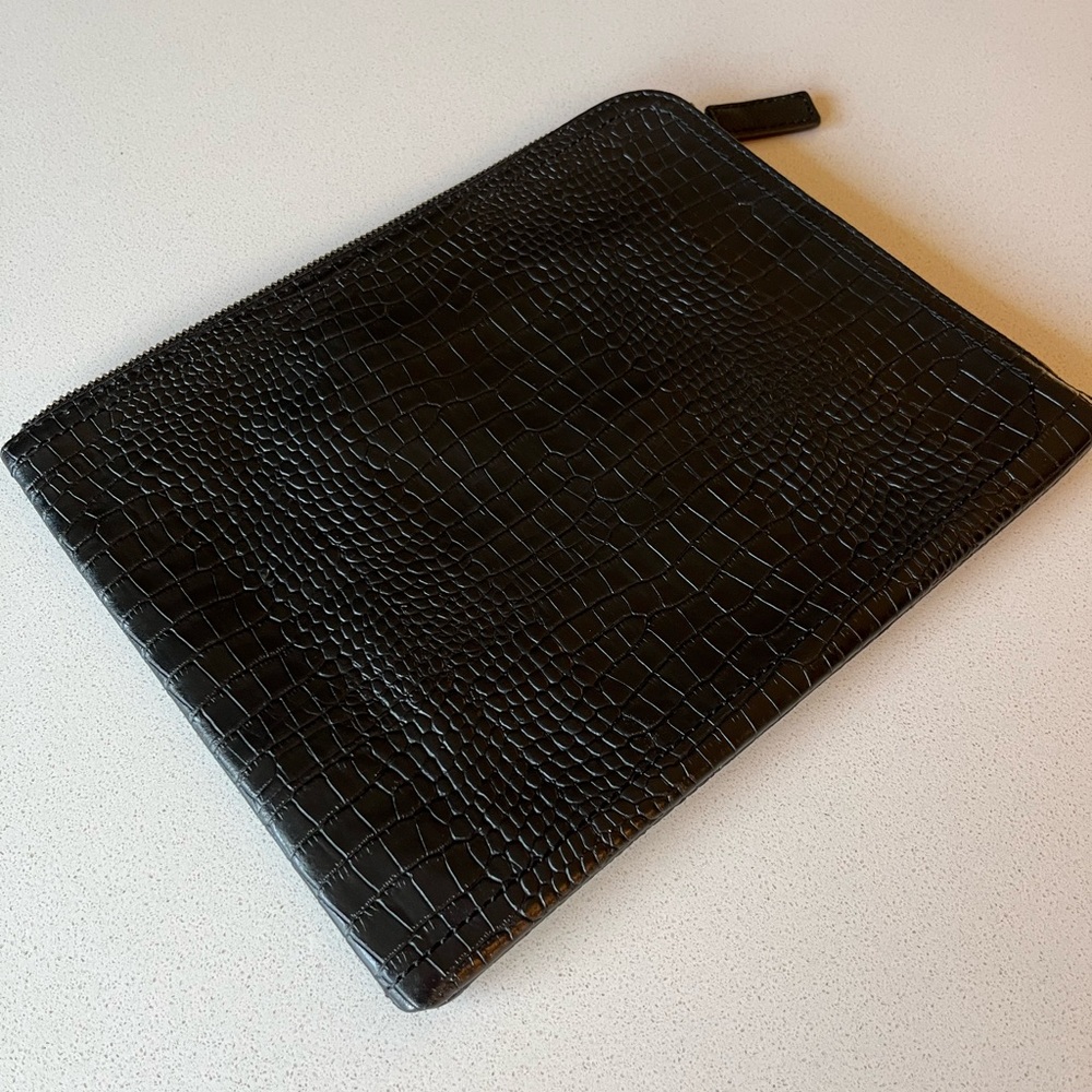 Banana Republic Leather Crocodile Look iPad Case or Large Clutch - Picture 2 of 6